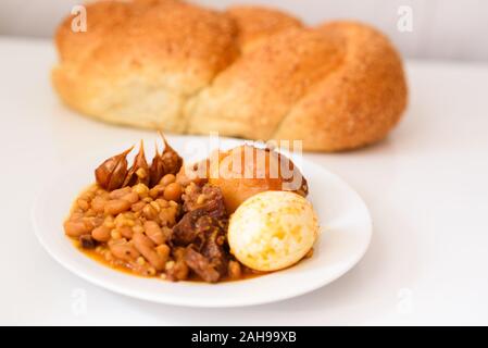 https://l450v.alamy.com/450v/2ah99xb/challah-shabbat-bread-and-hamin-or-cholent-in-hebrew-sabbath-traditional-food-on-white-table-in-the-kitchen-2ah99xb.jpg