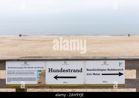 Strand, Hundestrand, Spaziergaenger, Meer, Nebel, Wenningstedt, Sylt Stock Photo