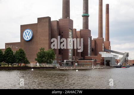 17.06.2018, Wolfsburg, Lower Saxony, Germany - Old combined heat and power plant of the Volkswagen plant in Wolfsburg. 00P180617D354CAROEX.JPG [MODEL Stock Photo