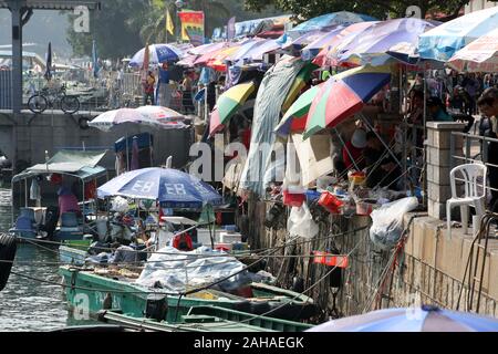 09.12.2017, Hong Kong, Hong Kong, China - Fishing village Lei Yue Mun. 00S171209D153CAROEX.JPG [MODEL RELEASE: NO, PROPERTY RELEASE: NO (c) caro image Stock Photo