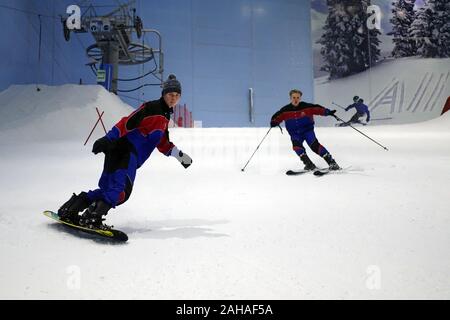29.03.2018, Dubai, , United Arab Emirates - Teenagers snowboard and ski in the indoor ski hall Ski Dubai. 00S180329D313CAROEX.JPG [MODEL RELEASE: YES, Stock Photo