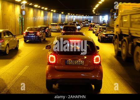 20.04.2018, Berlin, Berlin, Germany - Cars are stuck in a tunnel on the A100 motorway. 00S180420D359CAROEX.JPG [MODEL RELEASE: NO, PROPERTY RELEASE: N Stock Photo