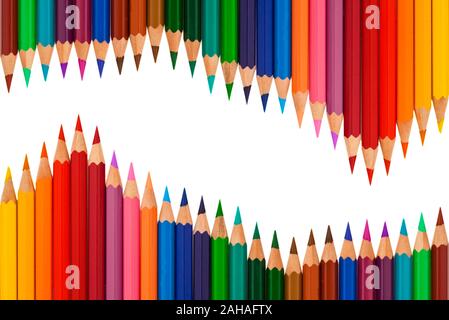 Viele verschiedene bunte Farbstifte vor weissem Hintergrund Stock Photo