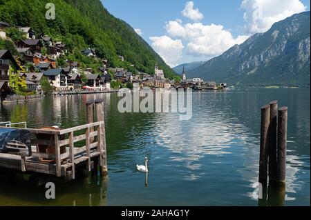 18.06.2019, Hallstatt, Upper Austria, Austria - View from the shore of the lake Hallstaetter See to the village on the mountainside. The village is a Stock Photo