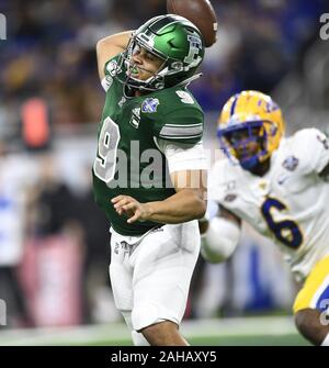 Detroit, Michigan, USA. 26th Dec, 2019. Eastern Michigan Quarterback MIKE GLASS III #9 passes during a game between Pitt and Eastern Michigan at Ford Field, Detroit, Michigan. Pitt Panthers won the game 34-30. Credit: Scott Hasse/ZUMA Wire/Alamy Live News Stock Photo
