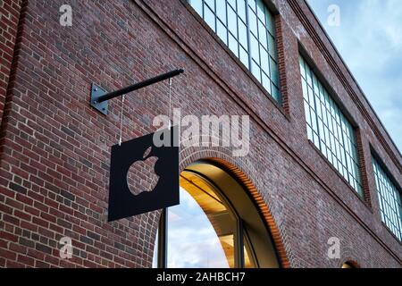 Gentrification, Williamsburg, Brooklyn, New York City, USA, 27 Dec 2019 Stock Photo