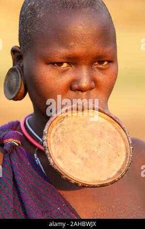 Ethiopian tribeswoman with lip plate, Suri tribe from Omo Valley, Ethiopia Stock Photo