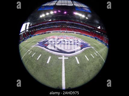 Atlanta, Georgia. 28th Dec, 2019. A general view of the Chick-fil-A Peach Bowl logo at midfield prior to NCAA Football game action between the Oklahoma Sooners and the LSU Tigers at Mercedes-Benz Stadium in Atlanta, Georgia. John Mersits/CSM/Alamy Live News Stock Photo