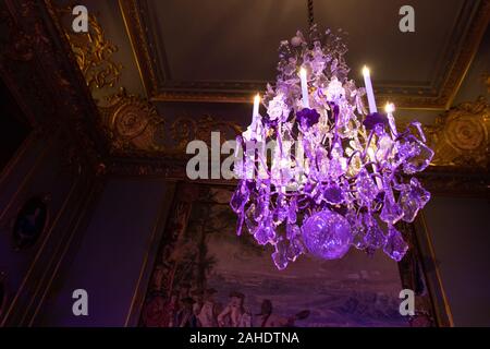 Chandelier in a drawing room at Blenheim Palace. The birthplace of Sir Winston Churchill. Prime minister of the UK. 1940-45 Stock Photo