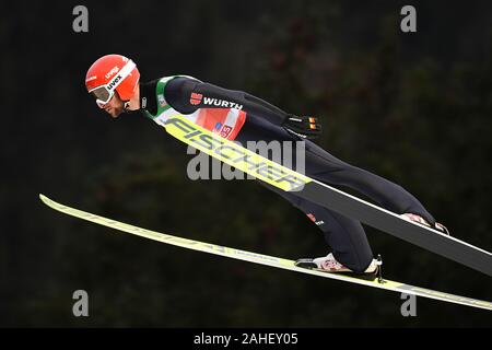 Markus EISENBICHLER (GER), jump, action, single action, single image, cut out, whole body shot, whole figure. Ski jumping, 68th International Four Hills Tournament 2019/20. Qualification opening competition in Oberstdorf, AUDI ARENA on December 28th, 2019. | usage worldwide Stock Photo