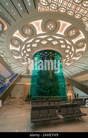 The huge coral reef aquarium at the arrival hall of the brand new Terminal 1 at the King Abdulaziz International Airport in Jeddah, Saudi Arabia Stock Photo