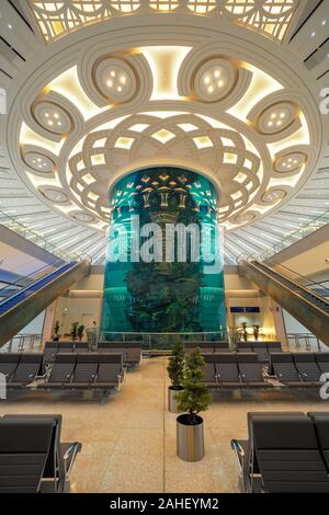 The huge coral reef aquarium at the arrival hall of the brand new Terminal 1 at the King Abdulaziz International Airport in Jeddah, Saudi Arabia Stock Photo