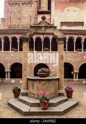 Basilica and Sanctuary of Santo Stefano, interior, Bologna, Emilia-Romagna, Italy Stock Photo
