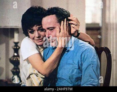PRISONER OF SECOND AVENUE 1975 Warner Bros film with Anne Bancroft and Jack Lermmon Stock Photo