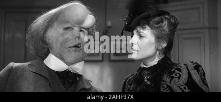 THE ELEPHANT MAN 1980 Brooksfilms production with Anne Bancroft and John Hurt Stock Photo