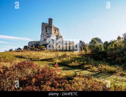 Mirow Castle Ruins, Trail of the Eagles' Nests, Krakow-Czestochowa Upland or Polish Jurassic Highland, Silesian Voivodeship, Poland Stock Photo
