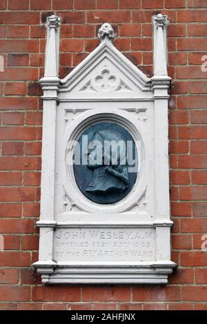 John Wesley (1703-1791) memorial plaque at Leatherhead Methodist Church, preached his last sermon here on 23 February 1791 Stock Photo