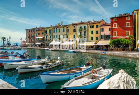 The picturesque town of Lazise on Lake Garda. Province of Verona, Veneto, Italy. Stock Photo