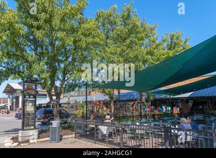 People sitting outside a cafe in the City Market, River Market district, Kansas City, Missouri, USA Stock Photo