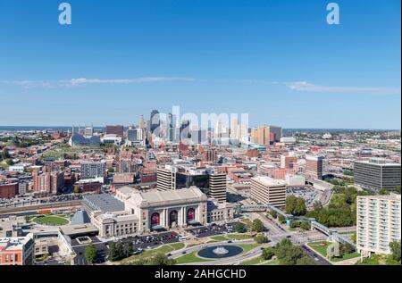 Kansas City skyline. Aerial view of downtown from the National World War I Memorial, Kansas City, Missouri, USA. Union Station is in the foreground. Stock Photo