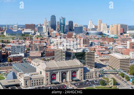 Kansas City skyline. Aerial view of downtown from the National World War I Memorial, Kansas City, Missouri, USA. Union Station is in the foreground. Stock Photo