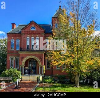 Historical Rice Public Library is an architecturally distinguished Romanesque Revival 1889 building. Kittery is the oldest incorporated town in Maine. Stock Photo