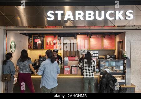 Hong Kong, China. 26th Dec, 2019. Customers ordering coffee at the American multinational chain, Starbucks Coffee shop in Hong Kong international airport. Credit: Budrul Chukrut/SOPA Images/ZUMA Wire/Alamy Live News Stock Photo