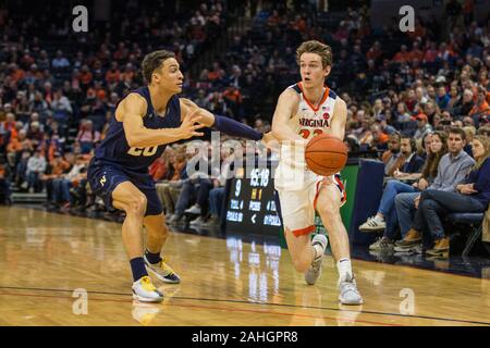 December 29, 2019: Virginia Cavaliers guard Kody Stattmann (23) passes the ball into the lane during NCAA basketball action between the Navy Midshipmen and the Virginia Cavaliers at John Paul Jones Arena Charlottesville, VA. Jonathan Huff/CSM. Stock Photo