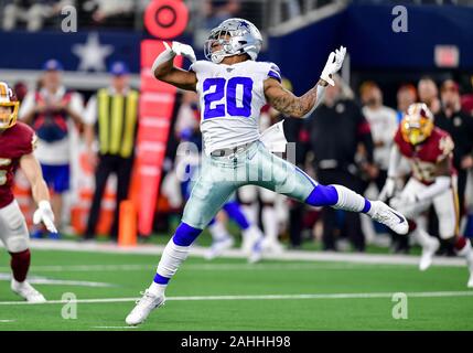 Jacksonville, FL, USA. 18th Dec, 2022. Dallas Cowboys running back Tony  Pollard (20) runs with the ball during a game against the Jacksonville  Jaguars in Jacksonville, FL. Romeo T Guzman/CSM/Alamy Live News