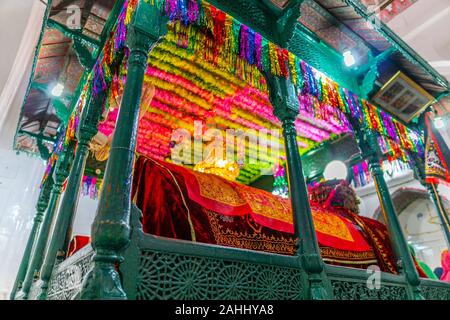 Multan Hazrat Shah Shams Sabzwari Shrine Picturesque View Of The Cupola ...