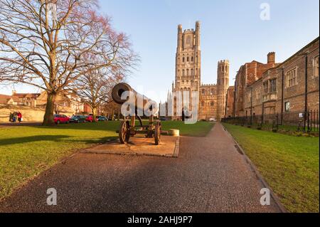 Russian Canon in front of Ely Cathedral, Anglican cathedral in Cambridgeshire, England Stock Photo