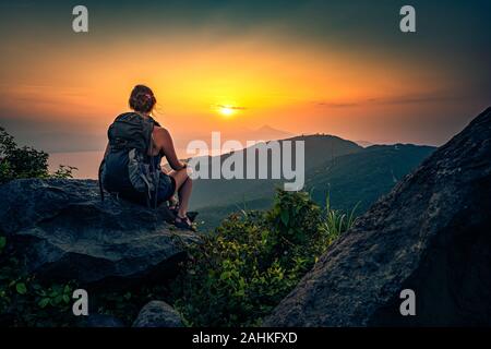 Tourist in Vietnam Backpacker enjoys the view of The Da Nang Bay and Ba Na mountains from the viewpoint Stock Photo