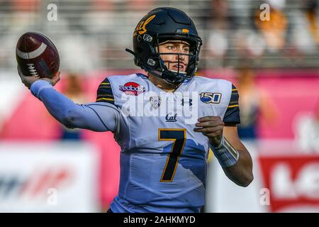 Santa Clara, California, USA. 30th Dec, 2019. California Golden Bears quarterback Chase Garbers (7) passes during the Redbox Bowl game between the University of California Golden Bears and the University of Illinois Fighting Illini at Levi's Stadium in Santa Clara, California. Chris Brown/CSM/Alamy Live News Stock Photo