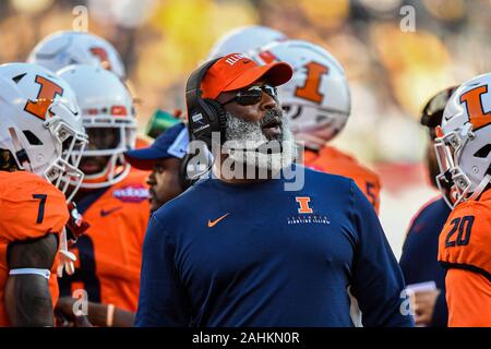 Santa Clara, California, USA. 30th Dec, 2019. Illinois Fighting Illini head coach Lovie Smith Checks the scoreboard during the Redbox Bowl game between the University of California Golden Bears and the University of Illinois Fighting Illini at Levi's Stadium in Santa Clara, California. Chris Brown/CSM/Alamy Live News Stock Photo