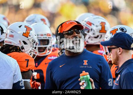 Santa Clara, California, USA. 30th Dec, 2019. Illinois Fighting Illini head coach Lovie Smith Checks the scoreboard during the Redbox Bowl game between the University of California Golden Bears and the University of Illinois Fighting Illini at Levi's Stadium in Santa Clara, California. Chris Brown/CSM/Alamy Live News Stock Photo