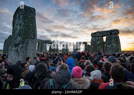 Winter Solstice celebrations at Stonehenge. Thousands of revellers including modern day druids and pagans gather at Stonehenge on Salisbury Plain, UK. Stock Photo