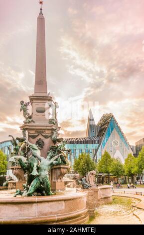 mendebrunnen fountain with university church paulinum in background Stock Photo