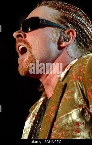 Italy Milan , 4th and 3rd June 2006 'Gods of Metal 2006' at the Idroscalo of Milan:Guns N' Roses singer Axl Rose during the concert Stock Photo