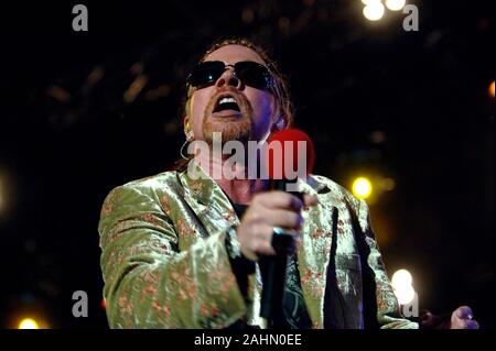 Italy Milan , 4th and 3rd June 2006 'Gods of Metal 2006' at the Idroscalo of Milan:Guns N' Roses singer Axl Rose during the concert Stock Photo