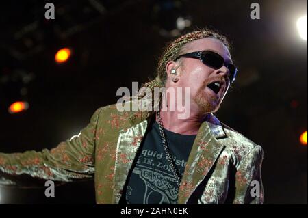 Italy Milan , 4th and 3rd June 2006 'Gods of Metal 2006' at the Idroscalo of Milan:Guns N' Roses singer Axl Rose during the concert Stock Photo