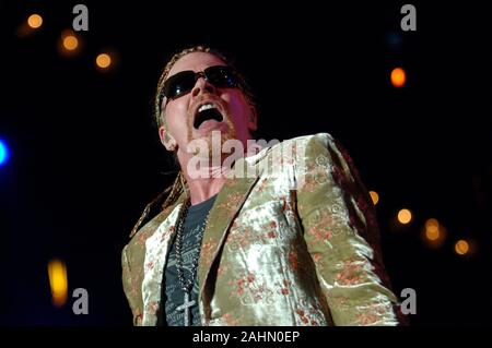 Italy Milan , 4th and 3rd June 2006 'Gods of Metal 2006' at the Idroscalo of Milan:Guns N' Roses singer Axl Rose during the concert Stock Photo