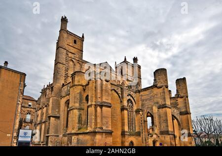 Cathedral Saint-Just-et-Saint-Pasteur in Narbonne city, Languedoc-Roussillon region in France Stock Photo