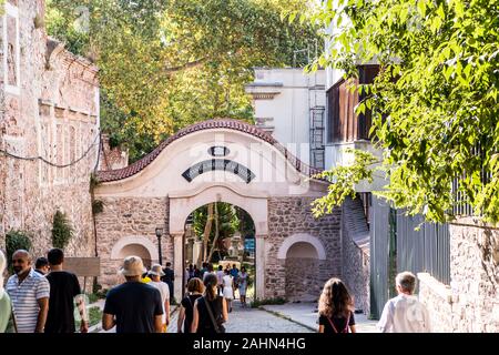 Entrance gate to Istanbul Archaeological Museums (Turkish: Istanbul Arkeoloji Müzeleri),  The complex of three museums contain more than a million pie Stock Photo