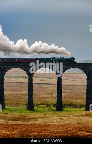 60103 Flying Scotsman crossing Ribblehead Viaduct, North Yorkshire, UK Stock Photo