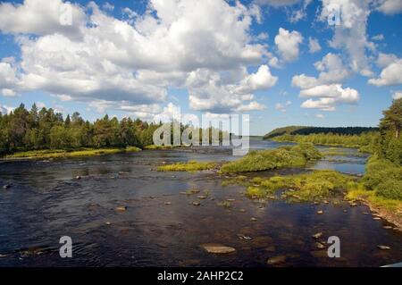 Skandinavien, Finnland, Europa, Lappland, Landschaft im Pallas-Ounas-Tunturi-Nationalpark, Fluss Ounasjoki bei Peltovuoma Stock Photo