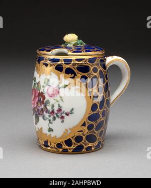 Manufacture nationale de Sèvres (Manufacturer). Mustard Pot. 1757. Sèvres. Soft-paste porcelain, underglaze blue ground, polychrome enamels, and gilding Stock Photo