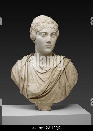 Roman woman bust hi-res stock photography and images - Alamy