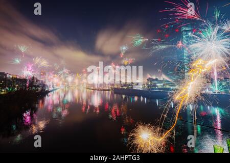 01 January 2020, Hessen, Frankfurt/Main: The new year is welcomed on the Main with fireworks in front of the skyline. The head office of the European Central Bank (ECB) can be seen on the right-hand side of the picture. Photo: Andreas Arnold/dpa Stock Photo