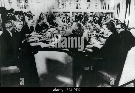 https://l450v.alamy.com/450v/2ahptk1/june-28-1979-tokyo-japan-the-first-session-of-the-tokyo-summit-5th-g7-with-european-heads-of-state-held-in-the-akasaka-palace-including-us-president-jimmy-carter-second-from-left-secretary-of-state-cyrus-vance-left-treasurer-michael-blumenthal-right-of-carter-and-british-prime-minister-margaret-thatcher-second-rightcredit-image-keystone-press-agencykeystone-usa-via-zumapresscom-2ahptk1.jpg