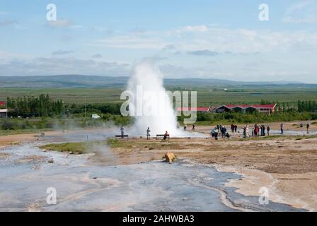 Europa, Island, Iceland, Haukadalur, Wasserfontaene, Geysir Strokkur, 'Butterfass', Thermalgebiet Stock Photo